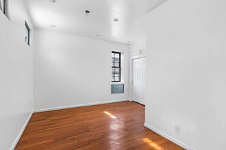 58-60 Grand St in Brooklyn, NY - Building Photo - Building Photo