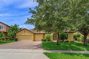 3904 Coastal Breeze Dr in Kissimmee, FL - Building Photo