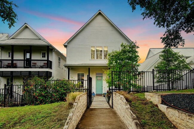 4810 Springdale Rd in Austin, TX - Foto de edificio - Building Photo