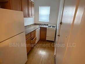 1057 W Dakin St in Chicago, IL - Building Photo - Building Photo