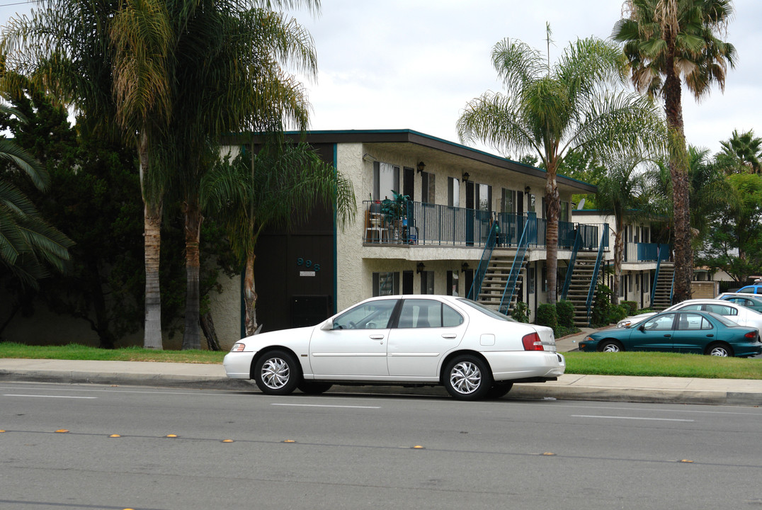 998 S Mollison Ave in El Cajon, CA - Foto de edificio