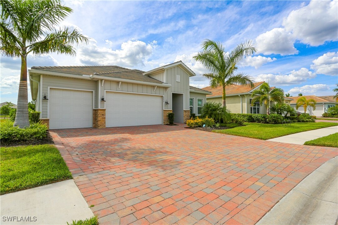 14656 Kelson Cir in Naples, FL - Foto de edificio