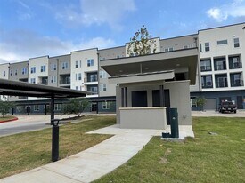 320 Goll St in Kyle, TX - Building Photo