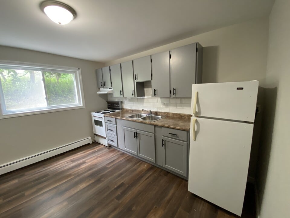 28 Newman St in Saint John, NB - Building Photo