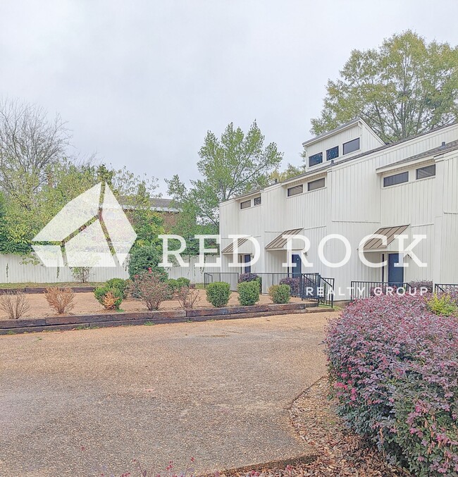 College Square Apartments in Columbus, MS - Foto de edificio - Building Photo