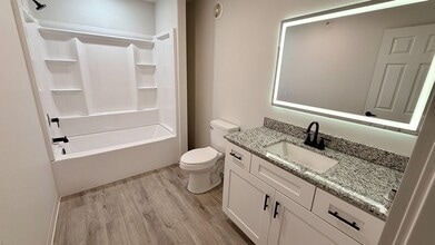 104 Village Dr in Longview, TX - Building Photo - Building Photo