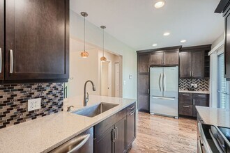4452 W Pondview Dr in Littleton, CO - Building Photo - Building Photo
