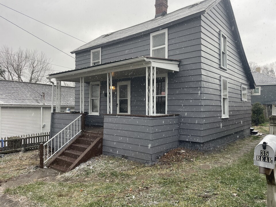 35 Locust Ave in Moundsville, WV - Building Photo