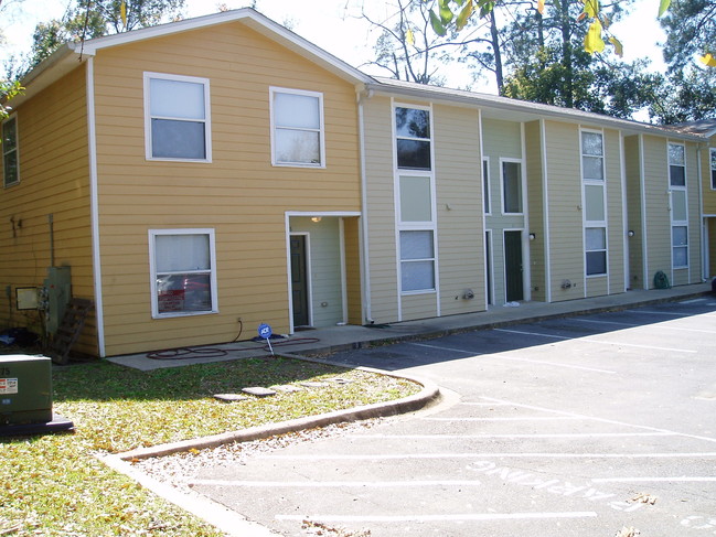 Lone Oak Townhomes in Tallahassee, FL - Foto de edificio - Building Photo