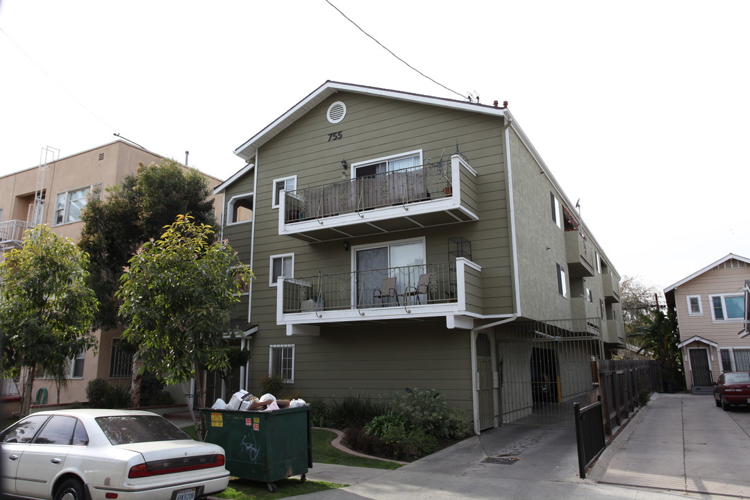 755 Gaviota Ave in Long Beach, CA - Building Photo