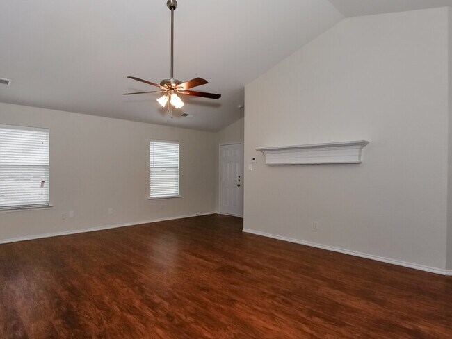 913 Honey Locust Ln in Crowley, TX - Building Photo - Building Photo