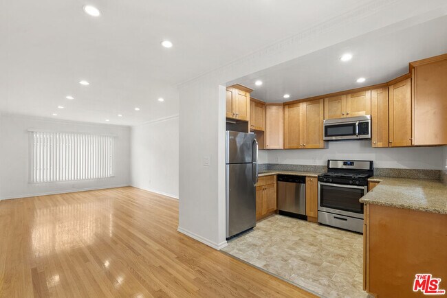 property at 1235 N Harper Ave