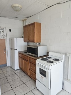 2064 Young St in Honolulu, HI - Building Photo - Building Photo