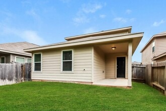 413 N Meadows Dr in Willis, TX - Building Photo - Building Photo