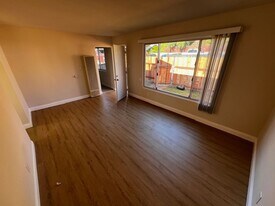 537 T Ave in National City, CA - Building Photo