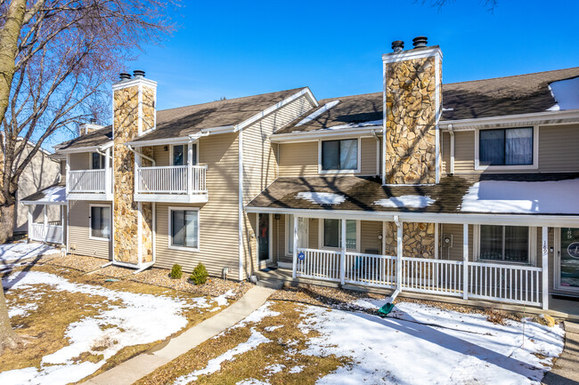 Southwoods Townhomes in West Des Moines, IA - Building Photo - Building Photo