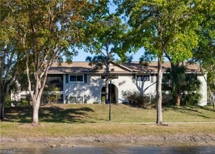 8171 S Woods Cir in Ft. Myers, FL - Building Photo - Building Photo