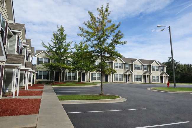 Vineyard Creek Apartments in Griffin, GA - Building Photo - Building Photo