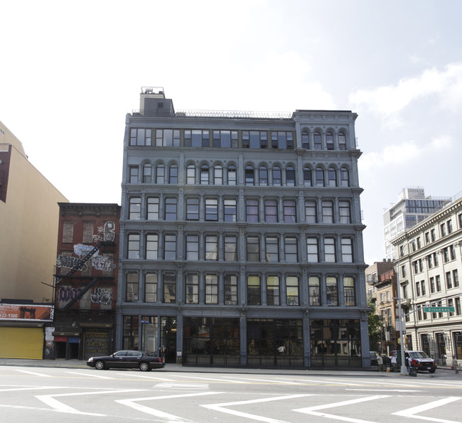 138 Broadway in Brooklyn, NY - Foto de edificio - Building Photo