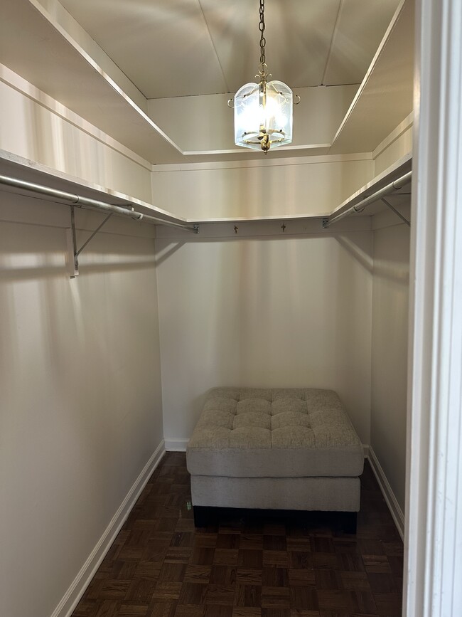 601 Montgomery Ave, Unit Apt. 302 in Bryn Mawr, PA - Foto de edificio - Building Photo