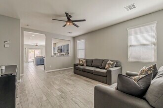 42514 W Almira Dr in Maricopa, AZ - Building Photo - Building Photo