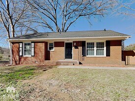 4010 Crestridge Dr in Charlotte, NC - Building Photo