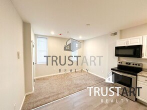 2404 W Thompson St in Philadelphia, PA - Building Photo - Building Photo