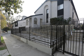 Magnolia Park Place Apartments in Los Angeles, CA - Foto de edificio - Building Photo