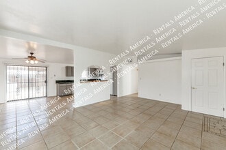 801 E Holaway Dr in Tucson, AZ - Building Photo - Building Photo