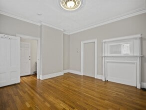 44 Cameron Ave, Unit 1 in Somerville, MA - Foto de edificio - Building Photo