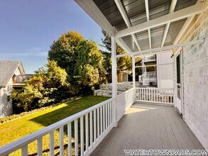 137 Hillside Rd in Watertown, MA - Building Photo - Building Photo