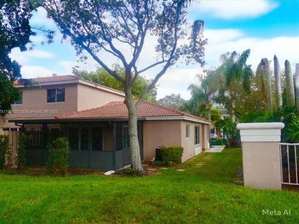 1617 W Harmony Lake Cir in Davie, FL - Building Photo