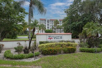 Poinciana Place Cond in Lake Worth, FL - Building Photo - Building Photo