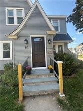 61 Warwick Ave in Cranston, RI - Building Photo - Building Photo