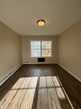 35 Fairview Ave, Unit 1 in Jersey City, NJ - Foto de edificio - Building Photo