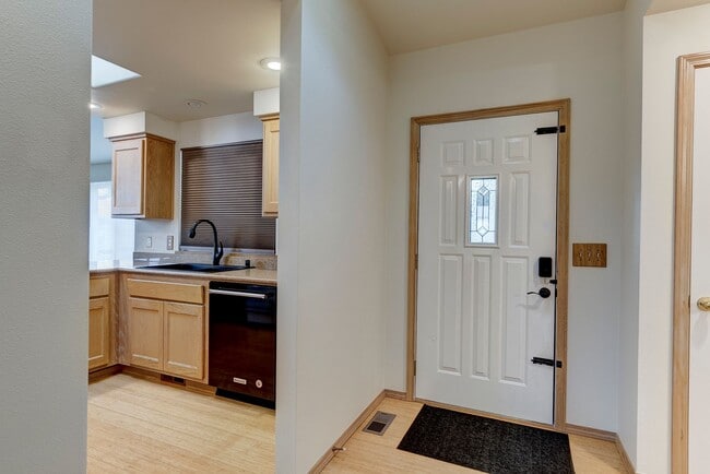 2360 SW Vista Park Dr in Oak Harbor, WA - Building Photo - Building Photo