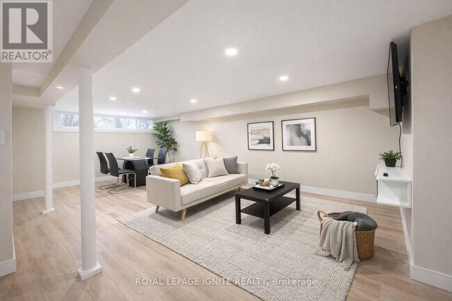 62 Billingsgate Crescent in Ajax, ON - Building Photo - Building Photo