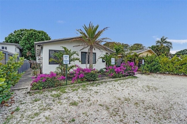 754 NE 40th St, Unit A in Oakland Park, FL - Building Photo - Building Photo