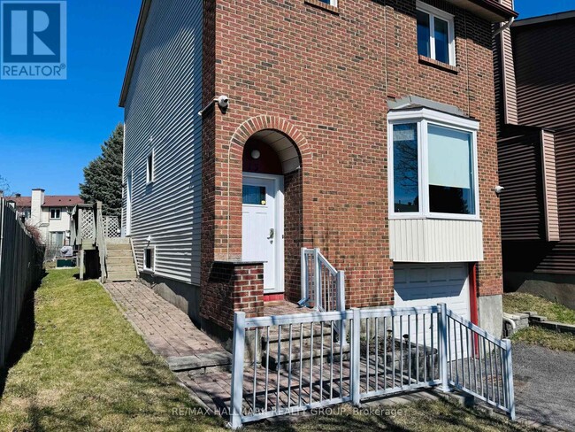 13 Coolspring Crescent in Ottawa, ON - Building Photo - Building Photo