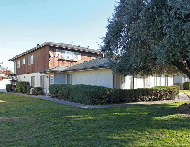 3105 Occidental Dr in Sacramento, CA - Foto de edificio - Building Photo