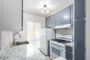 1701 W Tuckey Ln in Phoenix, AZ - Building Photo