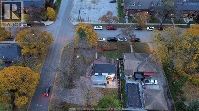 909 Monmouth Rd in Windsor, ON - Building Photo - Building Photo