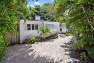 918 NE 5th St in Delray Beach, FL - Foto de edificio - Building Photo