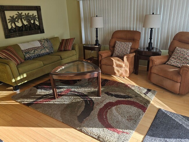 4851 W Gandy Blvd in Tampa, FL - Building Photo - Building Photo