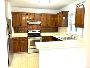60 Lawn Ave in Stamford, CT - Building Photo - Building Photo