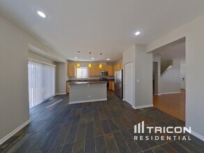 727 S Parkside Dr in Round Lake, IL - Building Photo - Building Photo
