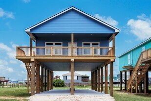 528 Thunder Rd in Surfside Beach, TX - Building Photo