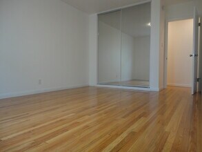 3176 Rowena Ave in Los Angeles, CA - Foto de edificio - Building Photo