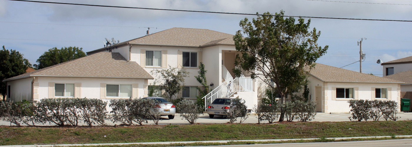 4023-4029 Skyline Blvd in Cape Coral, FL - Building Photo