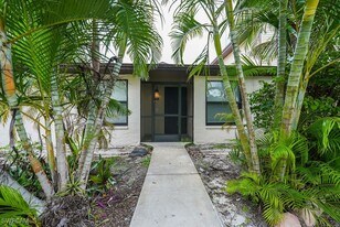 2151 42nd St SW in Naples, FL - Building Photo